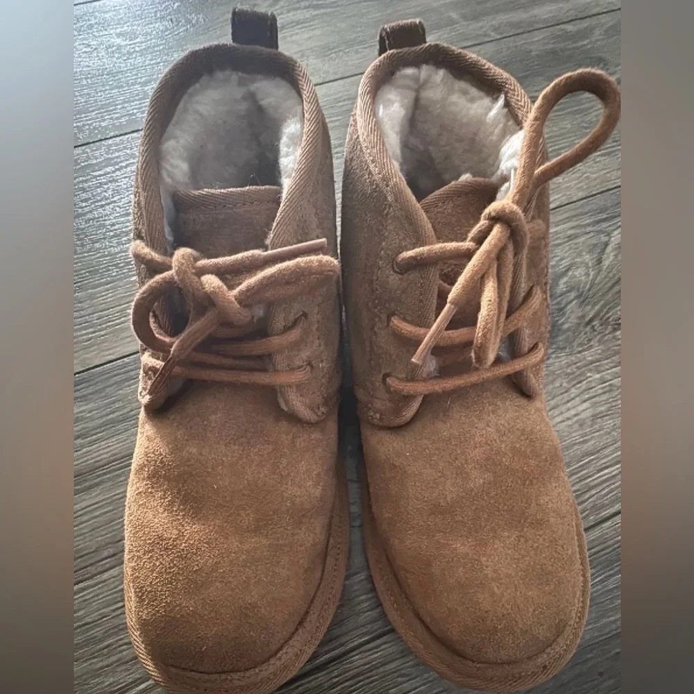 KIDS UGG BOOTIES - Picture 3 of 6